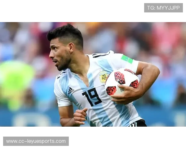 世界高个子足球球星盘点 身高优势如何影响比赛表现与竞技状态 世界高个子足球球星盘点 身高优势如何影响比赛表现与竞技状态