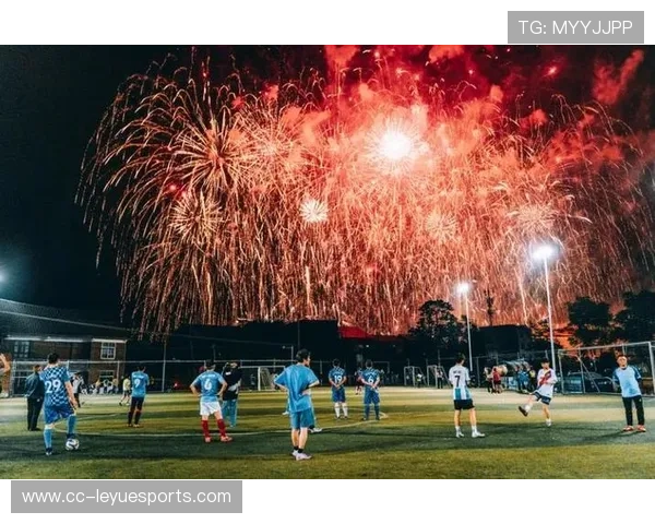 球星在绿茵场上的浪漫邂逅与约会瞬间分析 球星在绿茵场上的浪漫邂逅与约会瞬间分析