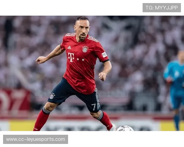 聚焦足球现役十大球星二号人物 揭秘他的技战术特点与影响力 聚焦足球现役十大球星二号人物 揭秘他的技战术特点与影响力