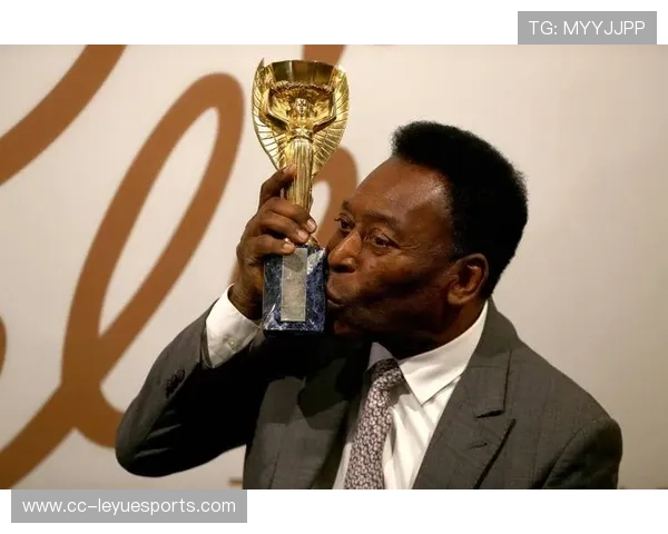 足球巨星二选一对决 谁将成为未来足坛的王者之星 足球巨星二选一对决 谁将成为未来足坛的王者之星