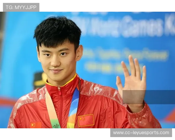 颜值与才华并存的足球天才 球场上闪耀的不仅是技术与外貌